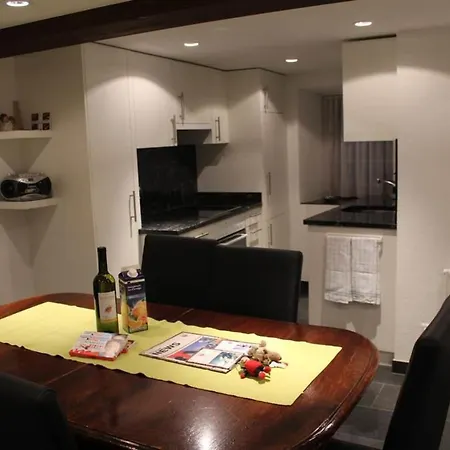 Mier Gfallt's Appartement-fewo- Bad- Wc- 3 Schlafraeume 5-bettwohnung By Interhome * Saas-Fee